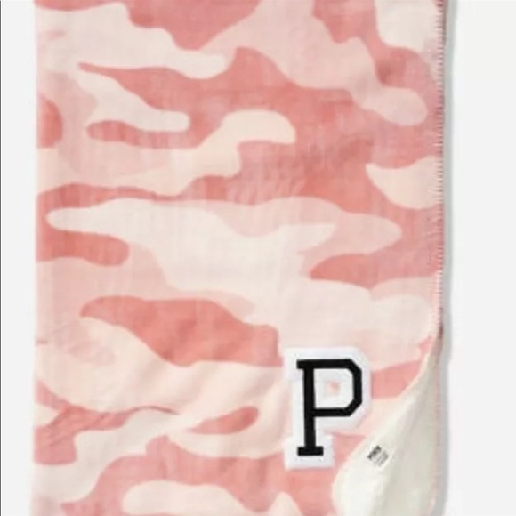 🆕 Victoria Secret Pink Sherpa blanket- original